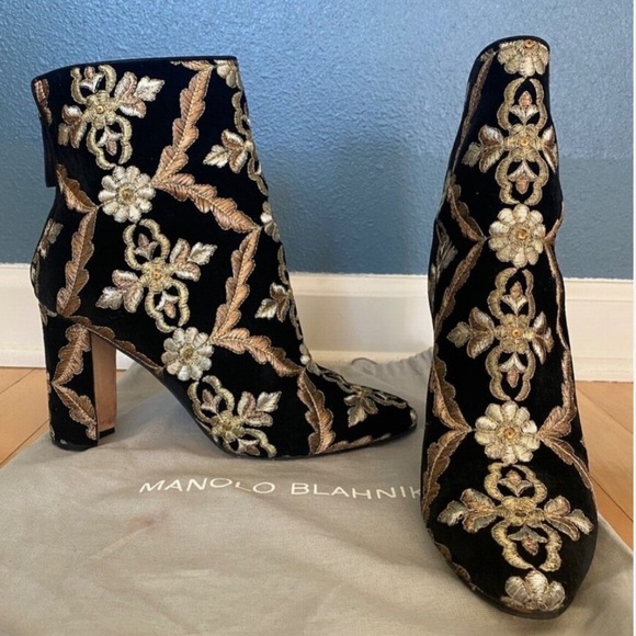 New! Manolo Blahnik Isola Black embroidered velvet bootie boots size 36.5 6.5 - Picture 15 of 15